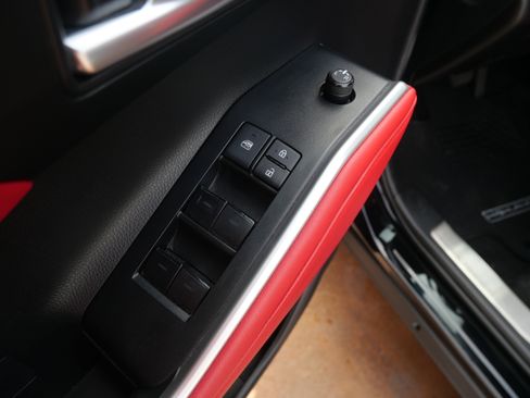 Used 2023 Toyota Highlander XSE image 17