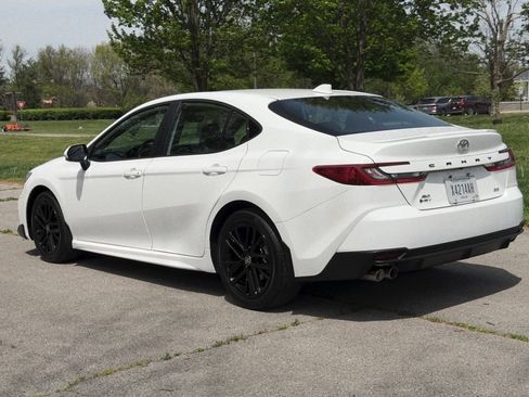 Used 2025 Toyota Camry SE w/ Convenience Package image 40