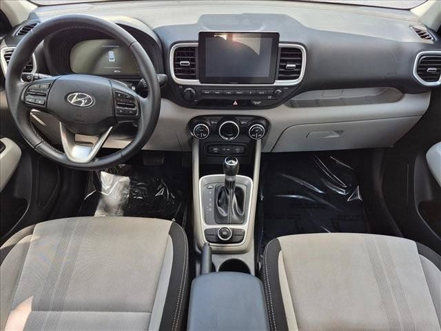 Used 2023 Hyundai Venue SEL FWD image 15