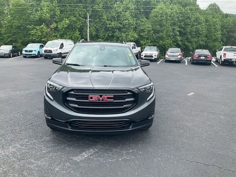 Used 2021 GMC Terrain SLE w/ Driver Convenience Package FWD image 2