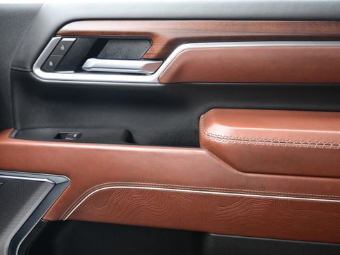 Used 2025 GMC Sierra 2500 Denali Ultimate image 34