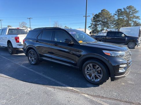 Used 2022 Ford Explorer XLT w/ Equipment Group 202A image 7