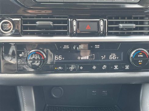 Used 2024 Nissan Pathfinder SV image 23