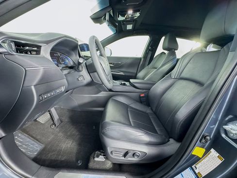 Used 2021 Toyota Venza Limited w/ Advanced Technology Package image 15