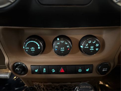 Used 2015 Jeep Wrangler Sahara w/ Dual Top Group AWD/4WD image 25
