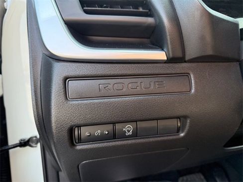 Used 2023 Nissan Rogue S image 16