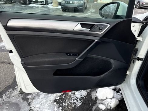 Used 2016 Volkswagen e-Golf SE w/ DC Fast Charging Package image 15