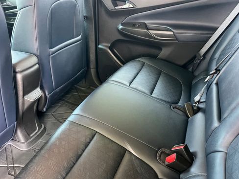 Used 2022 Chevrolet Bolt EUV LT w/ Convenience Package FWD image 5