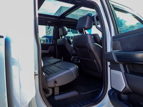 Used 2025 Ford F250 Platinum image 24