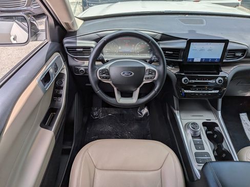 Used 2022 Ford Explorer Limited w/ Equipment Group 301A RWD image 19