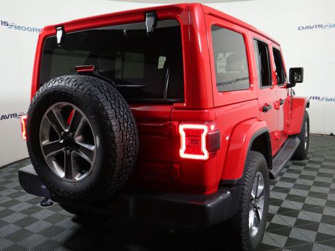 Used 2018 Jeep Wrangler Unlimited Sahara AWD/4WD image 6