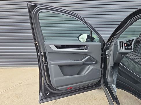 New 2026 Porsche Cayenne S image 6