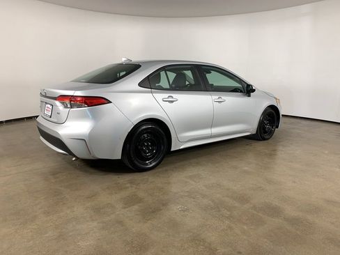 Used 2022 Toyota Corolla LE image 8