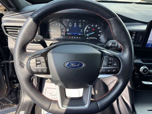 Used 2023 Ford Explorer ST-Line AWD/4WD image 18