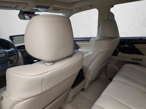 Used 2016 Lexus LX 570 4WD w/ Luxury Package image 18