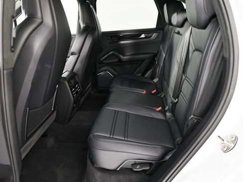 Certified 2025 Porsche Cayenne GTS AWD/4WD image 27