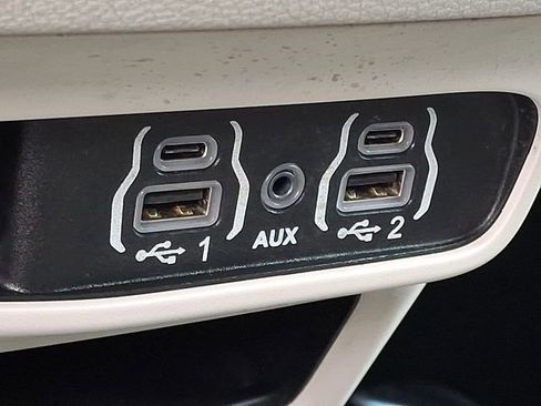 Used 2023 Chrysler Voyager LX FWD image 26