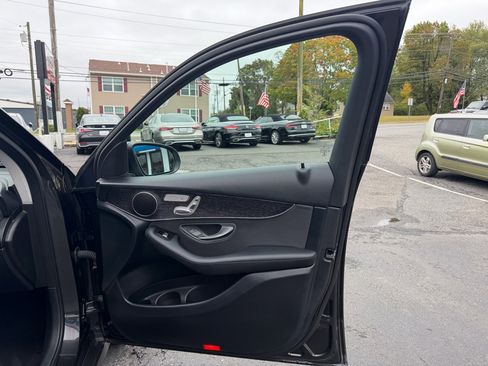 Used 2021 Mercedes-Benz GLC 300 4MATIC image 22