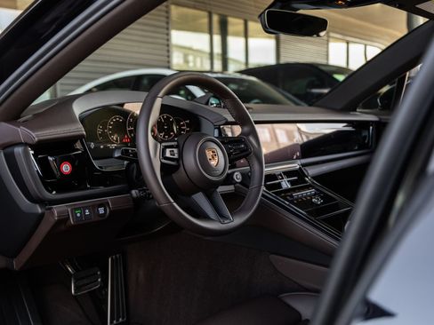 Certified 2026 Porsche Panamera 4 AWD/4WD image 4