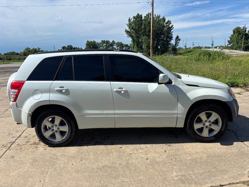 Used 2010 Suzuki Grand Vitara Limited RWD image 6