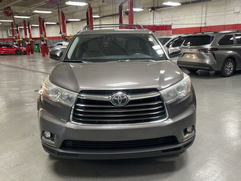 Used 2016 Toyota Highlander Limited FWD image 3