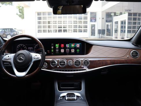 Used 2018 Mercedes-Benz S 560 4MATIC Sedan image 11