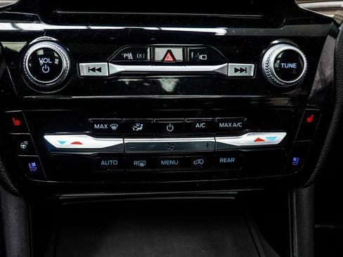 Used 2022 Ford Explorer Limited w/ Equipment Group 301A image 21