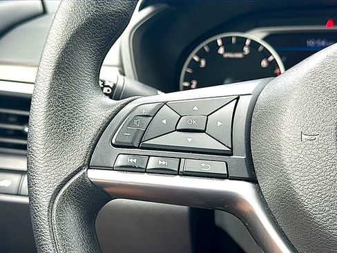Used 2025 Nissan Altima 2.5 SV FWD image 29