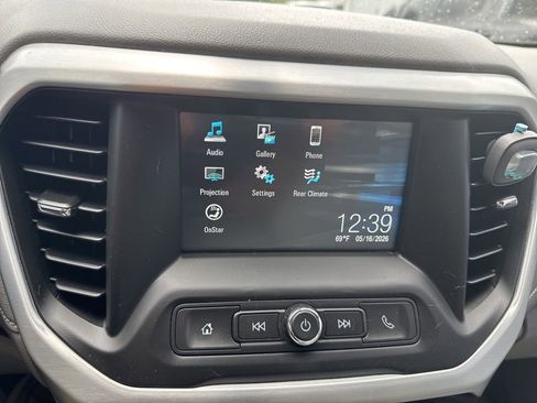 Used 2017 GMC Acadia SLE AWD/4WD image 18