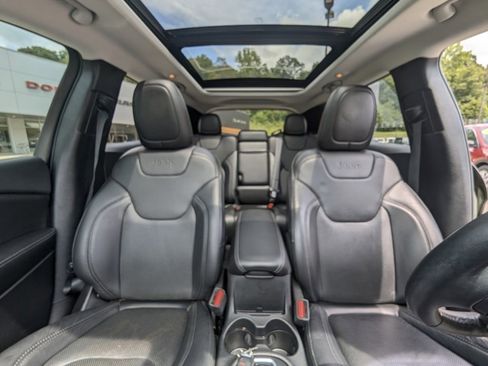Used 2019 Jeep Cherokee Limited image 23