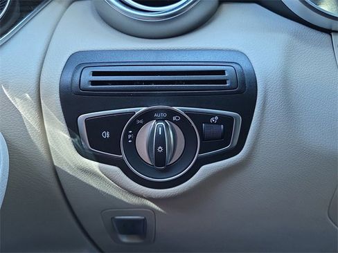 Used 2022 Mercedes-Benz GLC 300 image 27