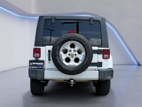 Used 2014 Jeep Wrangler Unlimited Sahara w/ Connectivity Group AWD/4WD image 6