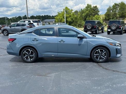 Used 2024 Nissan Sentra SV FWD image 2