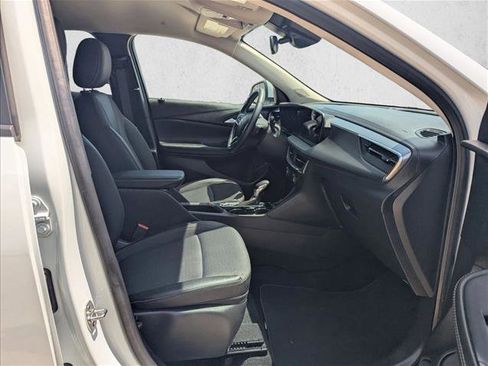 Used 2025 Buick Encore GX Preferred FWD image 19