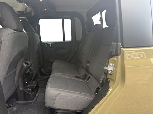 Used 2025 Jeep Gladiator Sport AWD/4WD image 13