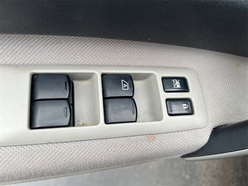 Used 2011 Nissan Rogue S image 11