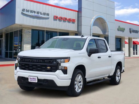 Used 2025 Chevrolet Silverado 1500 Custom AWD/4WD image 2