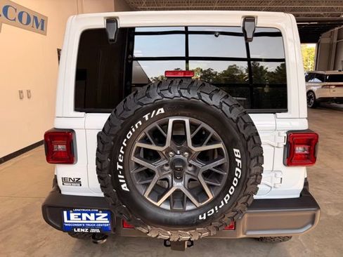 Used 2024 Jeep Wrangler Unlimited Sahara AWD/4WD image 6
