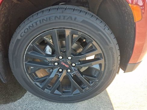 Used 2023 GMC Yukon SLT w/ SLT Premium Package image 5