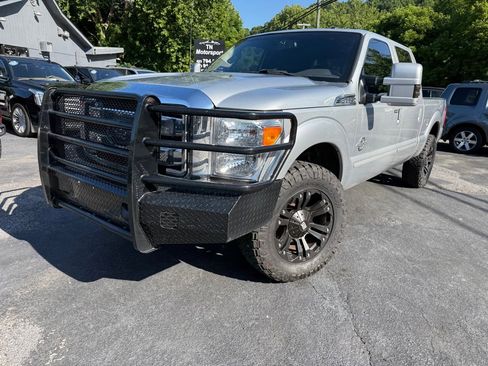 Used 2014 Ford F250 Lariat w/ Lariat Interior Package image 24