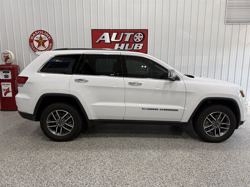 Used 2022 Jeep Grand Cherokee Limited w/ Trailer Tow Group IV AWD/4WD image 3