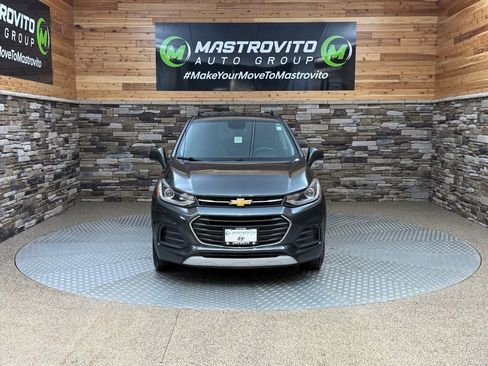 Used 2018 Chevrolet Trax LT w/ LT Convenience Package image 3