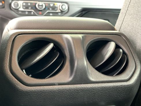 Used 2025 Jeep Wrangler Sahara image 23