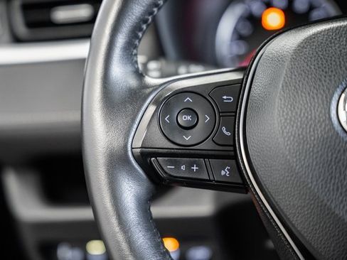 Used 2020 Toyota RAV4 XLE Premium image 29