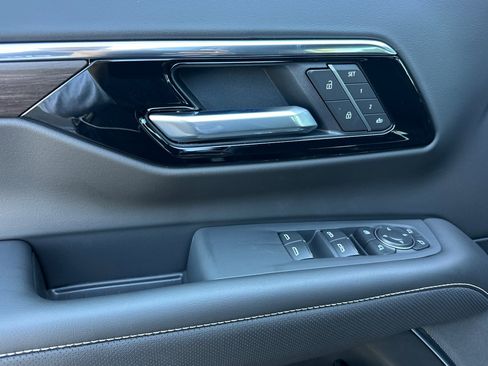 New 2026 Chevrolet Suburban Premier image 11