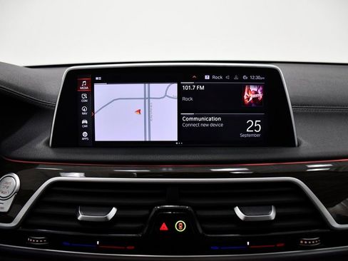 Used 2022 BMW 740i xDrive w/ Premium Package image 13