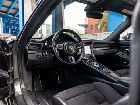 Used 2018 Porsche 911 Carrera GTS RWD image 4