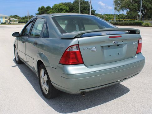 Used 2005 Ford Focus S FWD image 6
