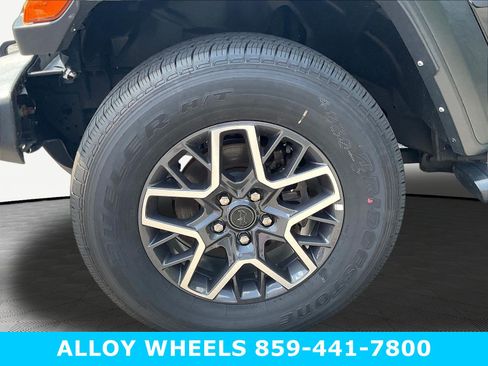 Used 2021 Jeep Gladiator Sport AWD/4WD image 7