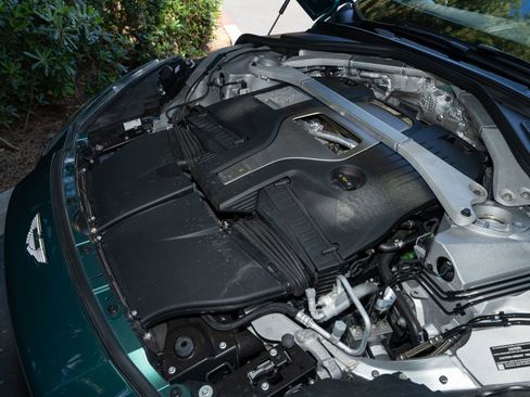 Used 2021 Aston Martin DBX AWD/4WD image 11